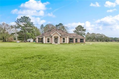 Photo of 15488 Lake Ramsey Road Rd, Covington, LA 70435 (MLS # NO2539169)