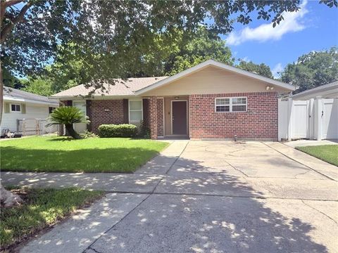 Photo of 668 Cameron Court Ct, Kenner, LA 70065 (MLS # NO2559796)