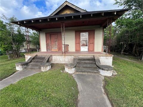Photo of 402 Alliance Street, Kenner, LA 70062 (MLS # NO2551080)