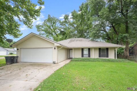 Photo of 7574 Pennhill Dr Dr, Baton Rouge, LA 70817 (MLS # BR2026009825)