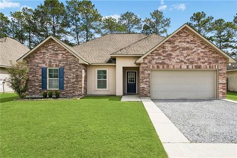 Photo of 1025 E Creek Court Ct, Covington, LA 70435 (MLS # NO2547253)