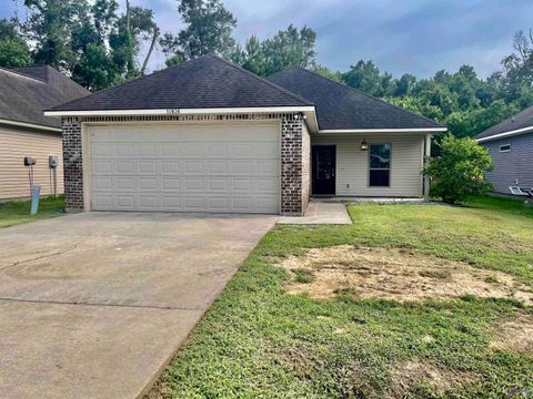 Photo of 10836 Field Pointe Dr Dr, Denham Springs, LA 70726 (MLS # BR2026012270)