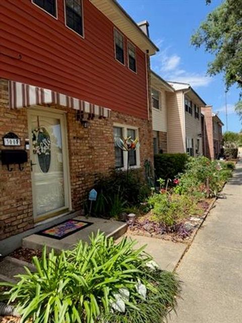 Photo of 300 Coral Avenue Ave #F, Terrytown, LA 70056 (MLS # NO2553794)