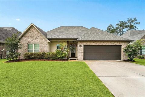Photo of 335 Knollwood Lane Ln, Slidell, LA 70458 (MLS # NO2560264)