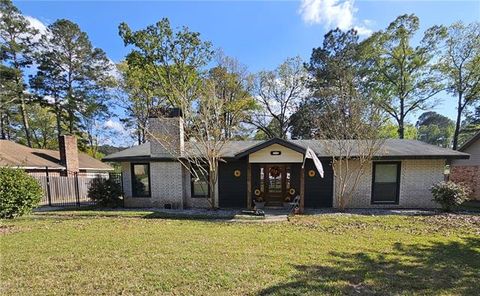 Photo of 113 Spring Creek Drive Dr, Pineville, LA 71360 (MLS # CN2549670)