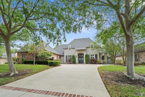 Photo of 19437 Point O' Woods Ct Ct, Baton Rouge, LA 70809 (MLS # BR2026006917)