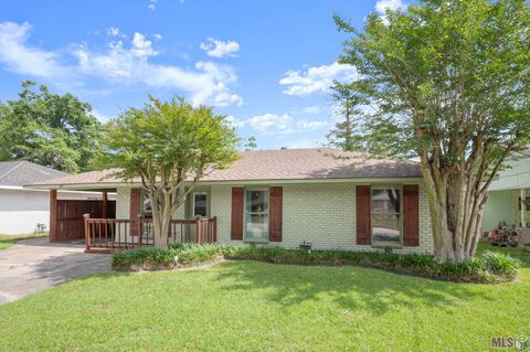 Photo of 109 Pinoak St St, Denham Springs, LA 70726 (MLS # BR2026006934)