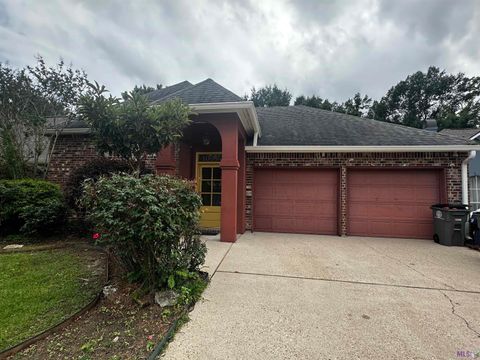 Photo of 10642 Molly Ave AVE, Baton Rouge, LA 70810 (MLS # BR2026008389)