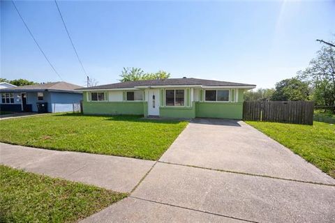 Photo of 1684 Lauradale Drive Dr, New Orleans, LA 70114 (MLS # NO2551028)