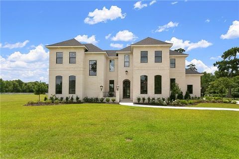 Photo of 15 Oak Hills Lane Ln, New Orleans, LA 70131 (MLS # NO2563603)