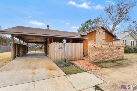 Photo of 607 Court St, Port Allen, LA 70767 (MLS # BR2026002496)