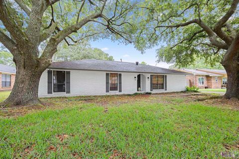 Photo of 1054 Barkley Dr Dr, Baton Rouge, LA 70810 (MLS # BR2026008048)
