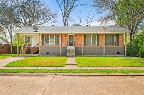 Photo of 2004 Roanoke Street St, Alexandria, LA 71301 (MLS # CN2545964)
