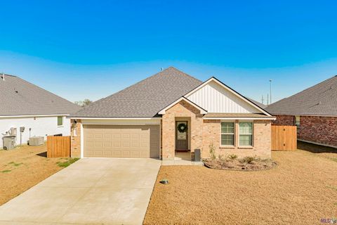 Photo of 727 Lambot Ave Ave, Zachary, LA 70791 (MLS # BR2026001852)