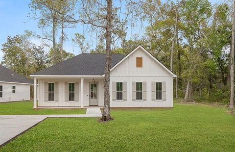 Photo of 1304 W 24th Avenue Ave, Covington, LA 70433 (MLS # NO2548731)