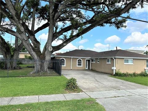 Photo of 721 Oak Avenue Ave, Harahan, LA 70123 (MLS # NO2543425)