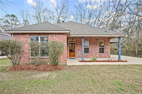 Photo of 126 Inspiration Lane Ln, Covington, LA 70433 (MLS # NO2543947)