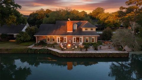 Photo of 6 Mary Ridge Court Ct, River Ridge, LA 70123 (MLS # NO2555511)
