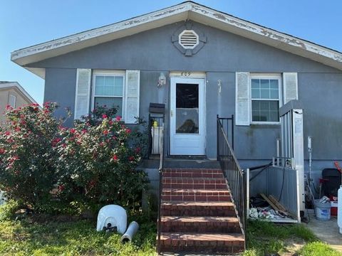 Photo of 609 Vanderbilt Lane Ln, Kenner, LA 70065 (MLS # NO2549674)