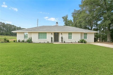 Photo of 1302 E Westmoreland Road Rd, Kentwood, LA 70444 (MLS # NO2561750)