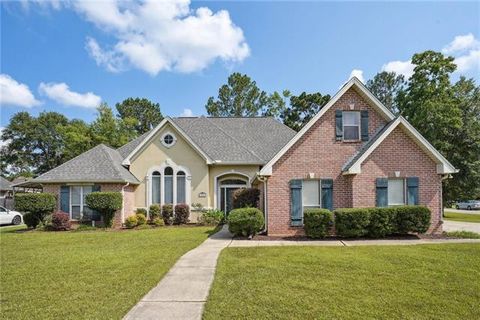 Photo of 937 Crestwood Drive Dr, Covington, LA 70433 (MLS # NO2551574)