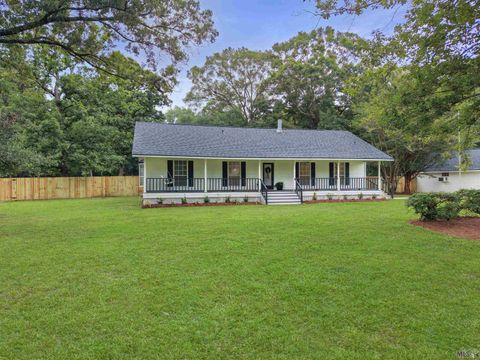Photo of 9335 Jennifer Lynn Rd Rd, Denham Springs, LA 70706 (MLS # BR2026012213)