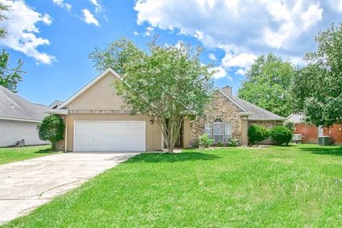 Photo of 3070 Pine Place Pl, Mandeville, LA 70448 (MLS # NO2557757)