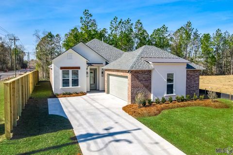 Photo of 10603 Deric Ave, Denham Springs, LA 70726 (MLS # BR2026008363)