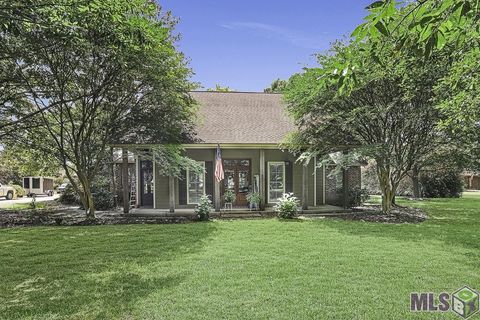 Photo of 8567 Pin Oak Dr Ln, Zachary, LA 70791 (MLS # BR2026009751)