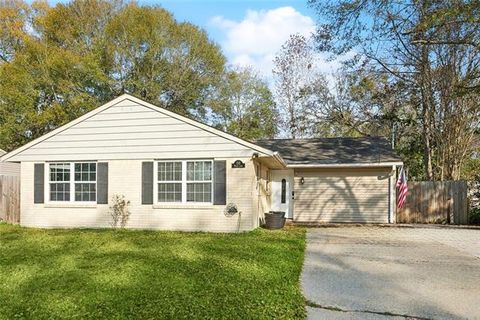 Photo of 232 Martin Lane Ln, Slidell, LA 70458 (MLS # NO2550330)