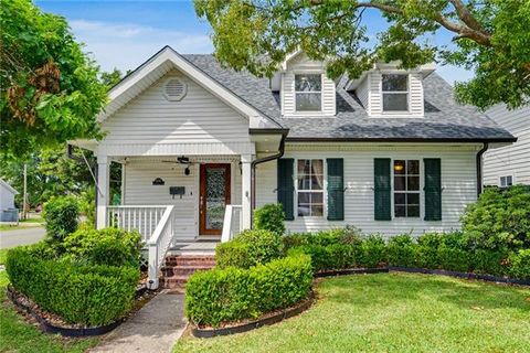 Photo of 600 Metairie Lawn Drive Dr, Metairie, LA 70001 (MLS # NO2552535)