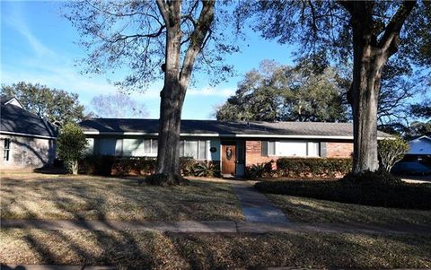 Photo of 5711 Navaho Trail Trl, Alexandria, LA 71301 (MLS # CN2542835)