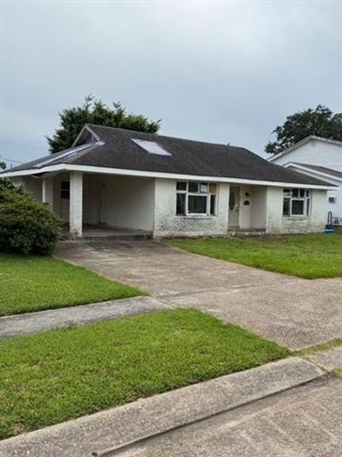 Photo of 6400 Rosalie Court CT, Metairie, LA 70003 (MLS # NO2558971)