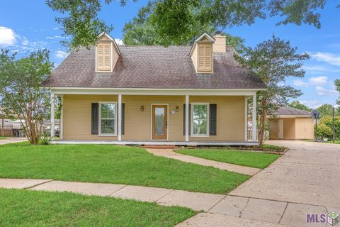 Photo of 4110 Country Glen Dr Dr, Baton Rouge, LA 70816 (MLS # BR2026009819)