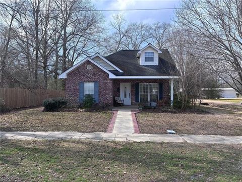 Photo of 1002 Ninth Street St, Glenmora, LA 71433 (MLS # CN2543633)