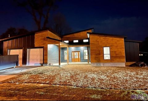 Photo of 7951 Nottingham St St, Baton Rouge, LA 70807 (MLS # BR2026004358)