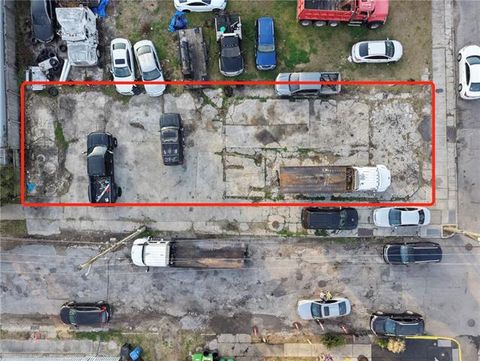 Photo of 5138 Burgundy Street St, New Orleans, LA 70117 (MLS # NO2542977)