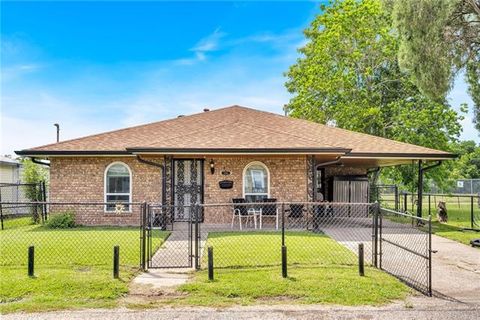 Photo of 550 Wilson Street St, Marrero, LA 70072 (MLS # NO2554734)