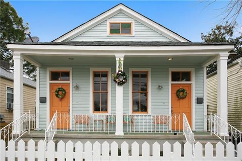 Photo of 7615 Hickory Street St, New Orleans, LA 70118 (MLS # NO2557292)