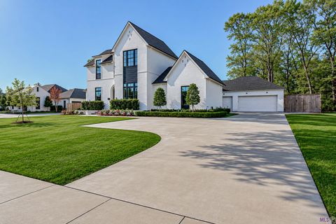 Photo of 8228 Oakridge Dr Dr, Saint George, LA 70810 (MLS # BR2025022737)