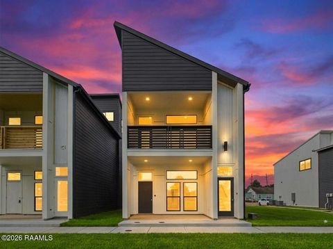 Photo of 1120 S Washington Street #101&201, Lafayette, LA 70501 (MLS # 2600005365)