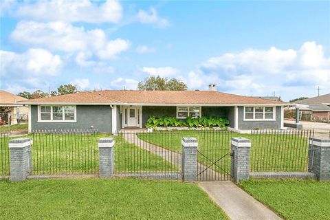 Photo of 7725 Lehigh Street St, New Orleans, LA 70127 (MLS # NO2535461)