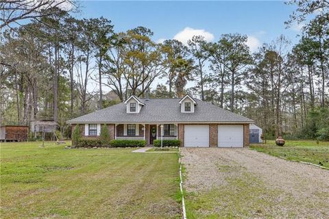 Photo of 71086 Cedar Drive Dr, Covington, LA 70433 (MLS # NO2546426)