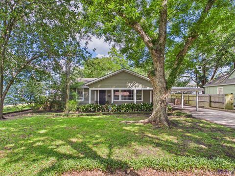 Photo of 2222 Ferndale Ave Ave, Baton Rouge, LA 70808 (MLS # BR2026008742)