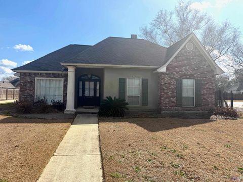 Photo of 10630 Hilltree Dr Dr, Baton Rouge, LA 70810 (MLS # BR2026003280)