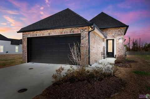 Photo of 603 Turnstone Ave Ave, Baton Rouge, LA 70819 (MLS # BR2026002324)