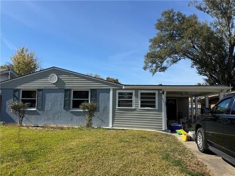 Photo of 423 River Oaks Drive Dr, New Orleans, LA 70131 (MLS # NO2541870)