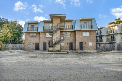 Photo of 2021 Bayou Lane Ln #E, Slidell, LA 70458 (MLS # NO2530168)