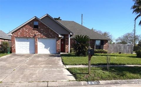 Photo of 2 Tuscany Drive Dr, Laplace, LA 70068 (MLS # NO2548890)