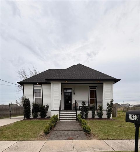 Photo of 1933 Center Street, Arabi, LA 70032 (MLS # NO2539522)
